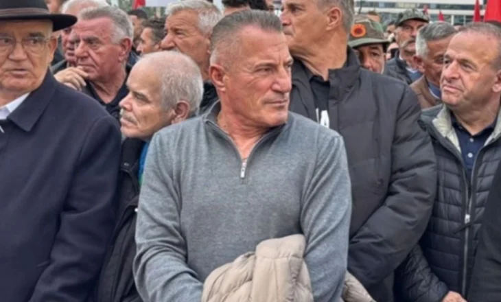 Tubimi në mbështetje të ish-luftëtarëve të UÇK-së, në protestë mori pjesë edhe babai Granit dhe Taulant Xhakës