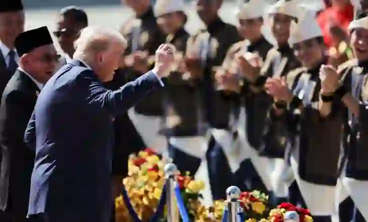 Turi aziatik: kështu muslimanët ia bëjnë respektin Trump-it