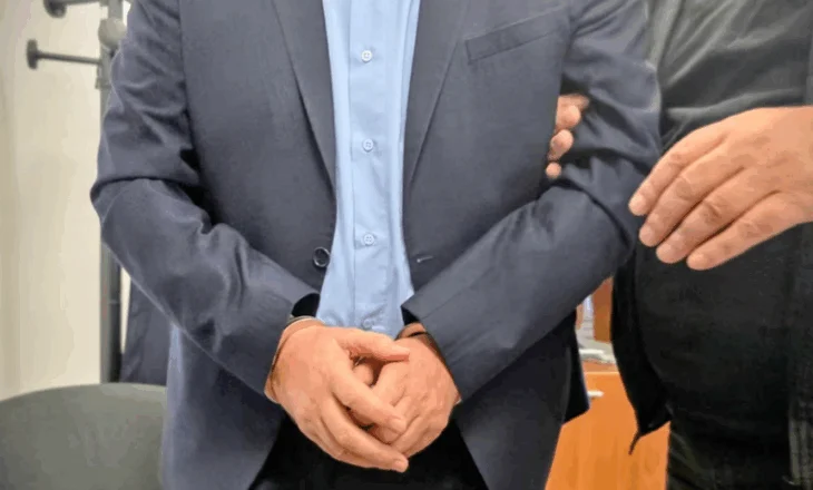 U arrestua nën dyshimet për korrupsion, ‘Specialja’ ndalon për 48 orë prokurorin shqiptar