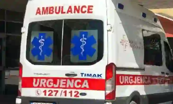 U gjet i pajetë në breg të lumit Mat, 65-vjeçari dyshohet se u qëllua me armë zjarri