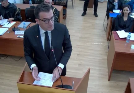 “U rrëmbeva nga zyra dhe u mbylla si vrasës serial”/ Veliaj flet në Kushtetuese: Prita 9 muaj për këto 9 minuta