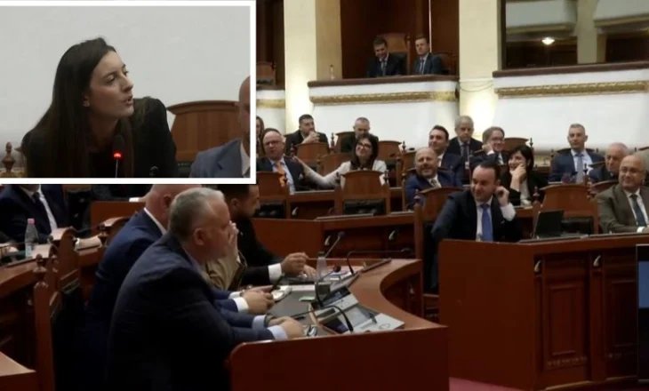 “Ua sa të respektuar u çudita”/ Pasthirrmat e deputetes shkaktojnë hilaritet, Zegjine Caushi replikë me Nokën: Kërko falje, je në Kuvend s’përdor dot fjalor rruge