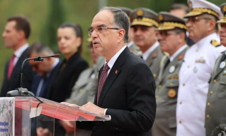 “Uniforma e ushtarakut shqiptar, simbol i disiplinës”/ Presidenti Begaj, i pranishëm në ceremoninë e 60- vjetorit…