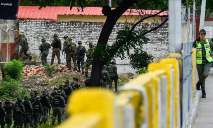 Venezuela dislokon mijëra trupa afër kufirit kolumbian, raportohet për sulm të ri të SHBA-së