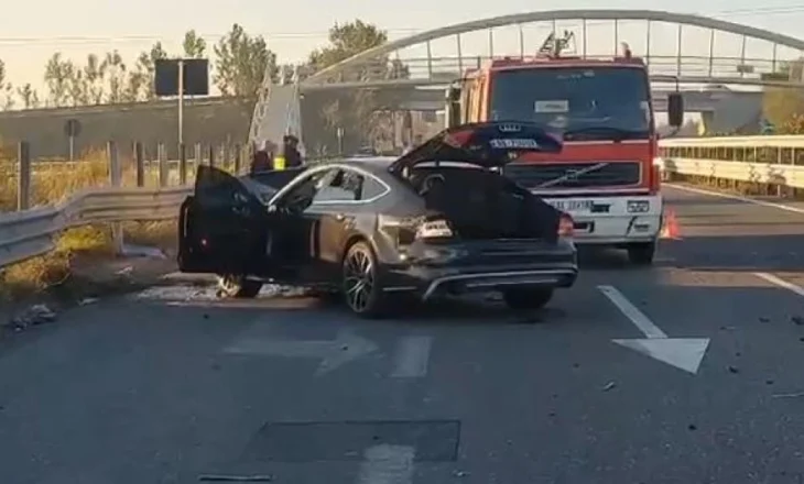 VIDEO/ Aksident pranë mbikalimit të Patokut, makina godet autobusin, plagosen dy persona