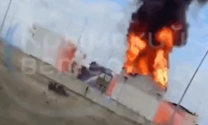 VIDEO/ Dronët ukrainas godasin depo nafte pranë bazës ajrore ruse në Krime, shpërthen zjarr masiv