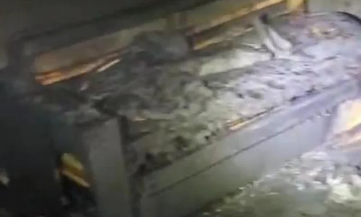 VIDEO – FOTO/ Brenda banesës që u shkrumbua në Maliq ku humbën jetën nëna dhe djali i saj