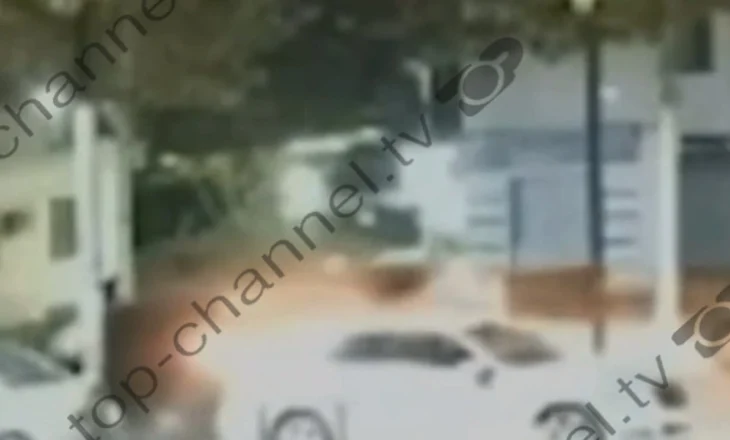 VIDEO/ I dehur në timon i mori jetën 17-vjeçarit në Vlorë, TCH siguron pamjet, momenti kur shoferi i ‘Porsche’ merr para të miturin