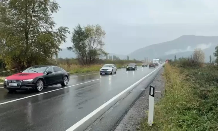 VIDEO/ “Liria ka emër”, sot protesta në mbështetje të UÇK-së! Qytetarë nga Kosova drejt Tiranës me flamuj kuq e zi