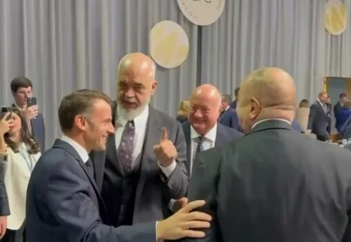 VIDEO/ Mediat ruse i bëjnë jehonë batutave të Ramës me Macron për deklaratat e Trump
