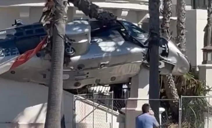VIDEO/ Pamja të frikshme, helikopteri bie mbi hotelin luksoz në Kaliforni, plagosen kalimtarët