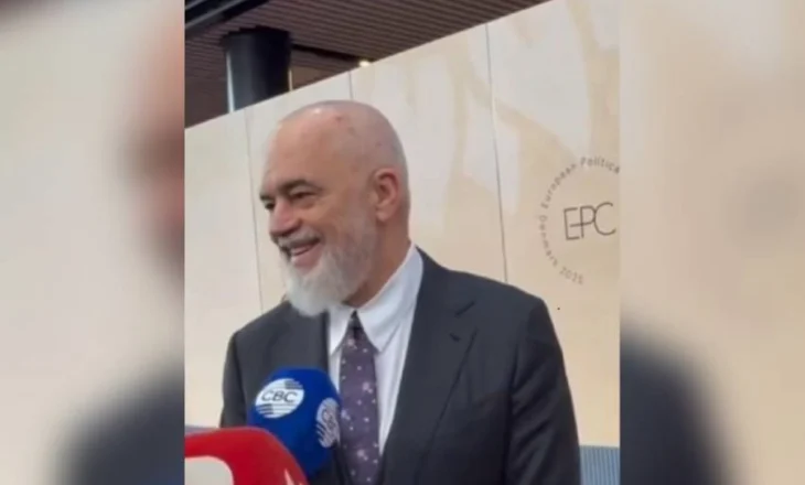 VIDEO/ Rama thelloi talljen me Trump edhe para gazetarëve: Ishim në luftë, tani jemi në paqe