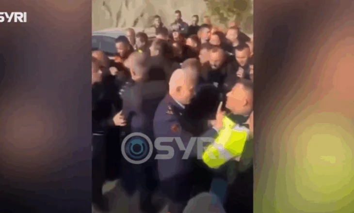 VIDEO/ Shefi i Komisariatit, Arben Marku tërheq zvarrë minatorin në Mirditë