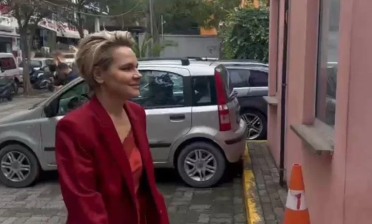 Video/ Sot gjyqi paraprak ndaj Ilir Metës, Kryemadhi paraqitet në SPAK
