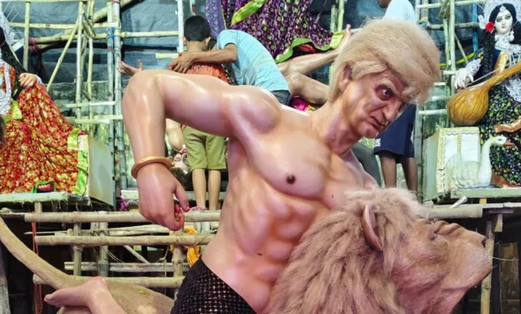 (VIDEO) Tensionet për tregtinë dhe naftën/ India portretizon Trump si demon në festivalin hindu! Artistët: Mënyra jonë për të folur..