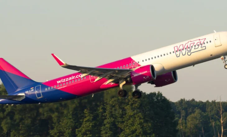 VIDEO/ Wizz Air lë dhjetëra shqiptarë në Dortmund: Avioni u mbush, ju hajdeni të mërkurën po deshet!