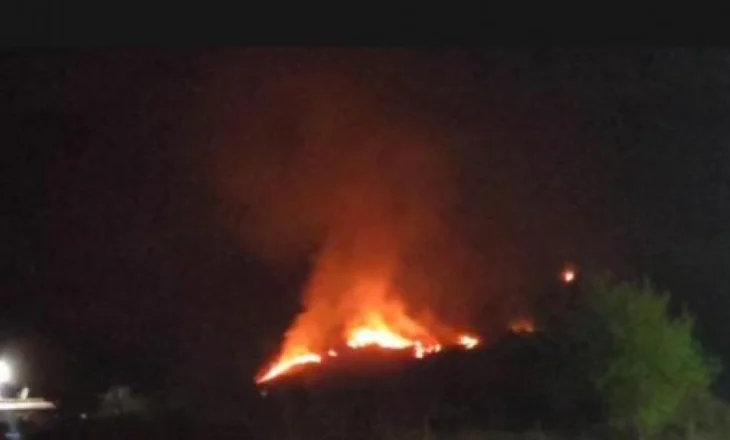 VIDEO/ Zjarri në fushën e mbetjeve në lagjen ’24 Maji’ vijon të jetë aktiv edhe gjatë natës