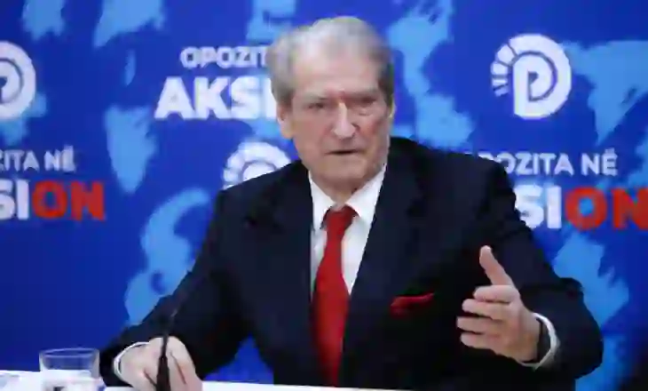 Videoja virale e deputetit francez me orën Rolex/ Ironizon Berisha: Ministrat në Tiranë krenohen me to!