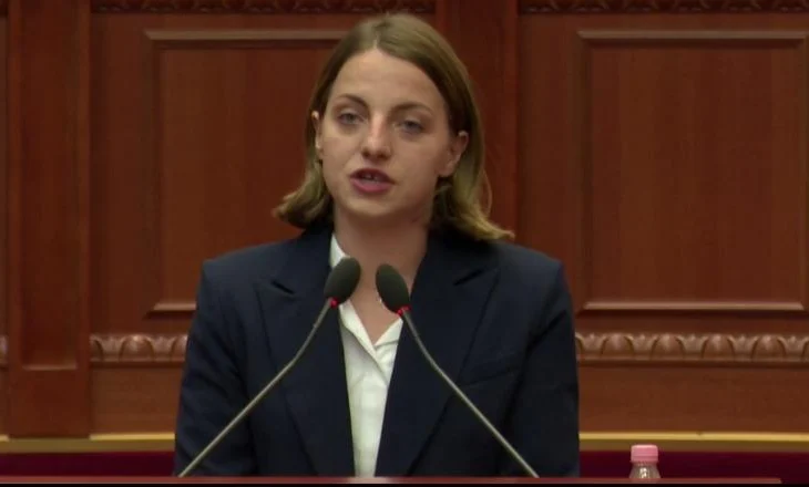 (VIDEO)Mban fjalimin e parë në Kuvend/ “Neomalsorja”: Jam këtu për të përfaqësuar zonat e lëna në harresë, Dukagjini po zhvillohet