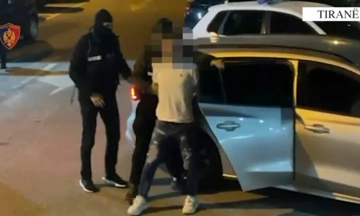 (VIDEO)Shpërndante kokainë në Kamëz/ Policia arreston në bulevardin “Nënë Tereza” 22-vjeçarin. Sekuestrohen..