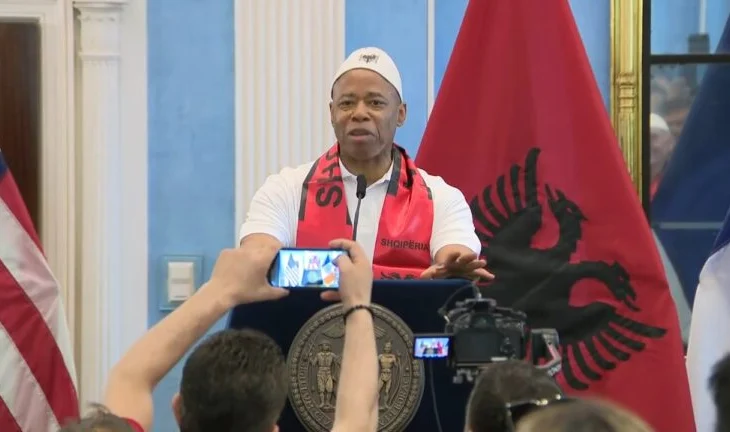 Vizitë në Shqipëri, kryebashkiaku i New York-ut do të takohet me Ramën.. Pas takimit pritet konferenca për mediat