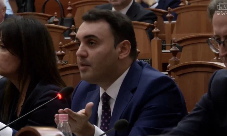 Votimi për shkarkimin e Peleshit/ “Nuk do ishin 10 vota, por…”, deputeti Këlliçi: E paprecedentë, pyetëm se çfarë po hidhej në votim, s’na kthyet përgjigje