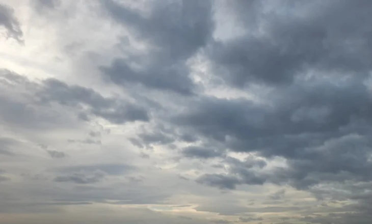Vranësira dhe reshje shiu, si parashikohet moti për këtë të fillim muaji