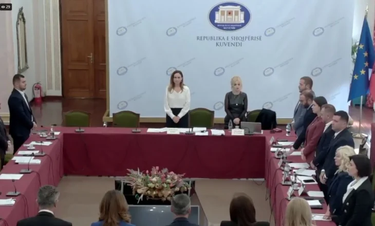 Vrasja e gjyqtarit Astrit Kalaja/ Komisionet parlamentare nderojnë me një minutë heshtje
