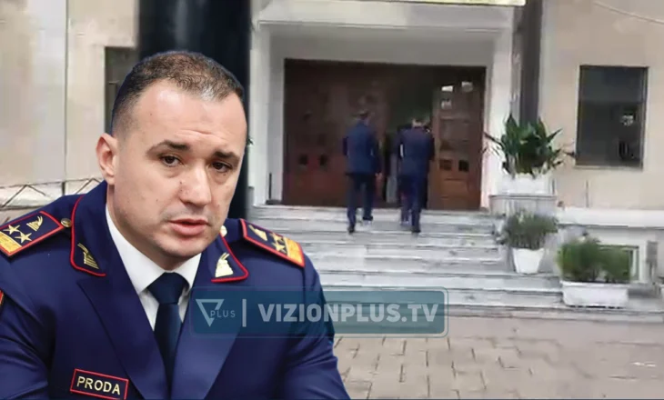 Vrasja e gjyqtarit, Ilir Proda mbërrin në sallën ku u qëllua për vdekje Astrit Kalaja