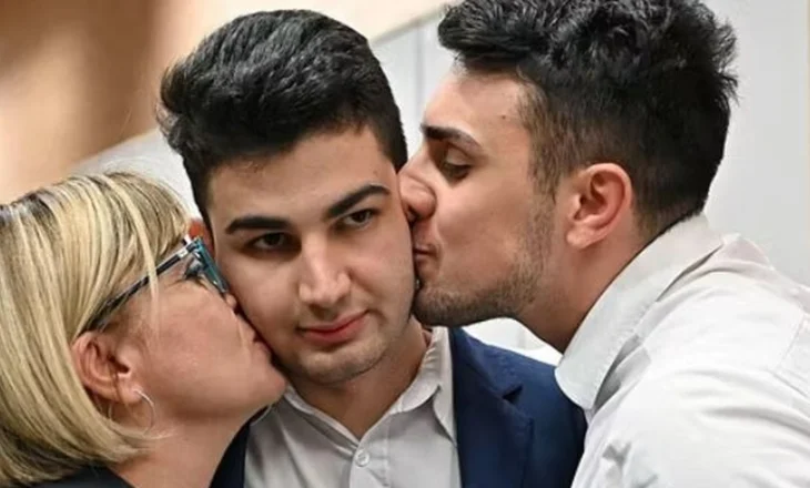 Vrau babanë për të mbrojtur nënën, i riu merr faljen pas 5 vitesh