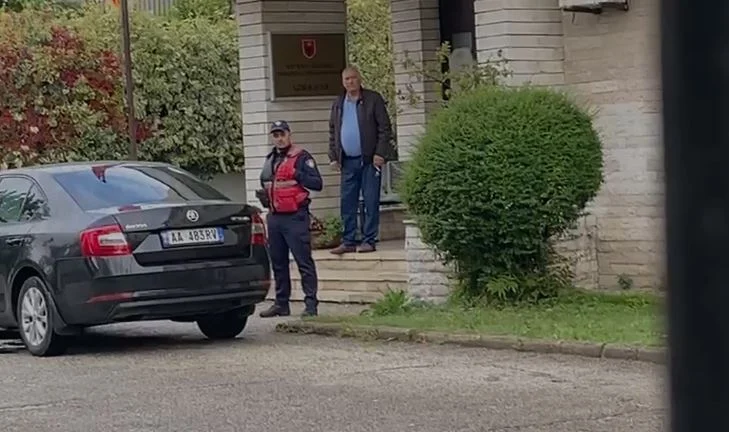 Vrau biznesmenin italian në Salari/ Gjirokastër, mbërrin në Gjykatë autori