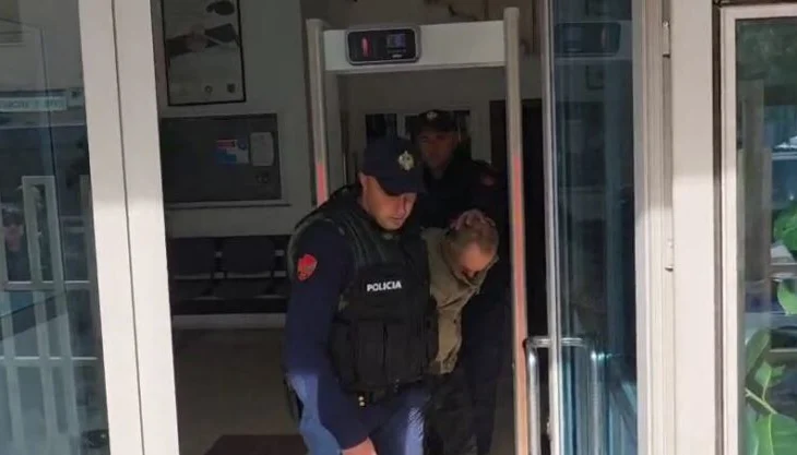 Vrau me thikë 42-vjeçarin në Berat, gjykata lë në burg Kristo Memën