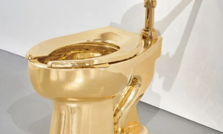 ‘WC’-ja legjendare prej ari del në ankand në New York me çmim fillestar prej 10 mln $