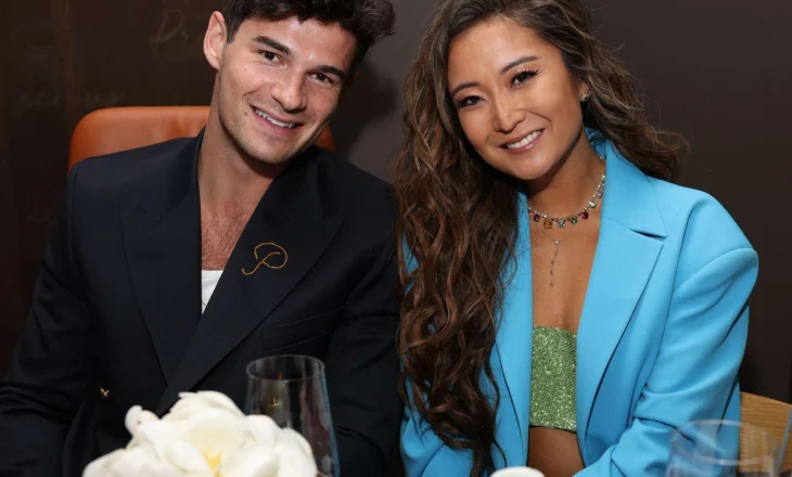 Yjet e ‘Emily in Paris’ i japin fund lidhjes pas 2 vitesh së bashku!