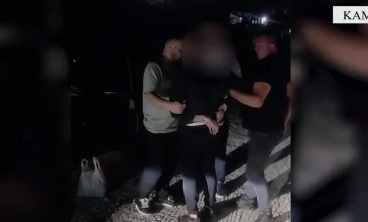 Zbulohet ‘shtëpi bari’në Kamëz, arrestohen 2 persona, iu gjenden edhe kallëpe me tritol