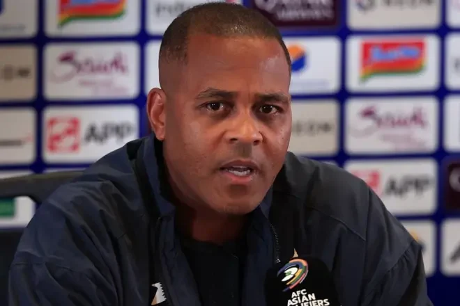 Zgjati vetëm 9 muaj, Kluivert jep dorëheqjen si trajner i kombëtares së Indonezisë