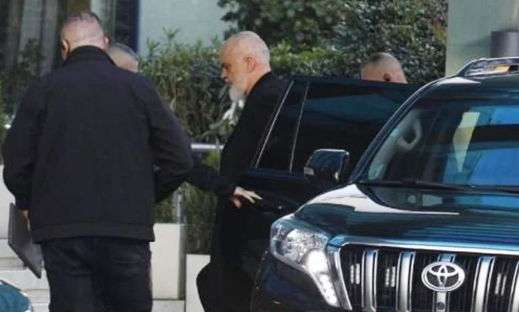 Zgjedhjet e pjesshme, nis mbledhja e strukturave të PS, Rama mbërrin në takim