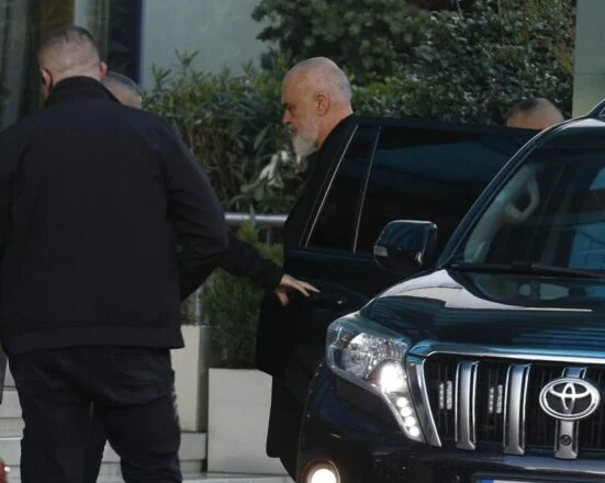 Zgjedhjet në 6 bashki, Rama mbërrin në selinë rozë, ja çfarë pritet të ndodhë në mbledhjen me strukturat