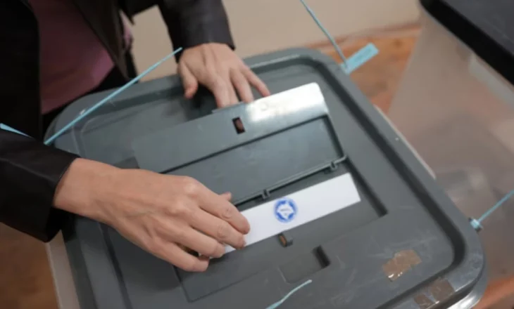 Zgjedhjet në Kosovë/ Pjesëmarrja deri në mesditë 7.84%, KQZ: Nuk ka raportime për parregullsi