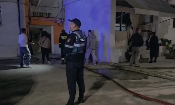Zjarri në një kabinë elektrike në Fier, ndërhyrja e zjarrfikësve neutralizon flakët