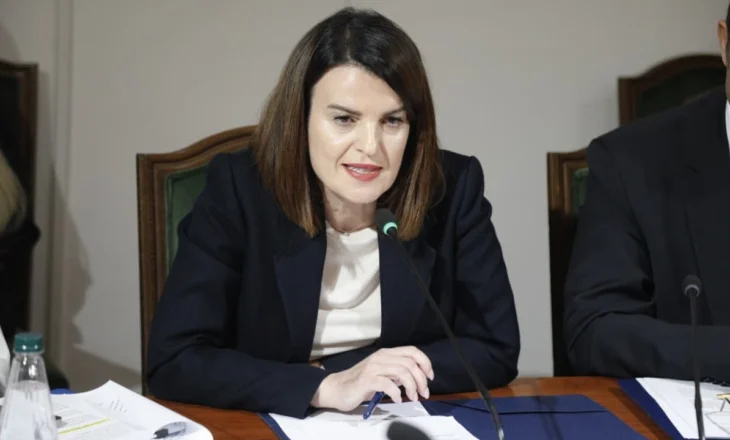 “1 mijë aksidente me monopatina nga fillimi i këtij viti”/ Ministrja Koçiu: I pezulluam përkohësisht, ligj i ri për…