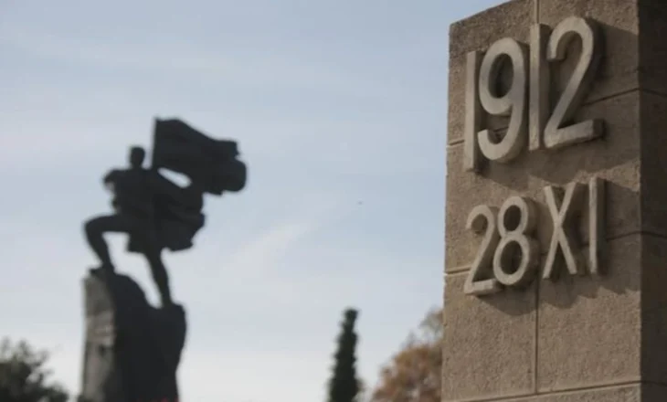 113 vite shtet! Bota uron Shqipërinë-SHBA & BE:Gëzuar 28 Nëntorin! Kosova: Dy shtete, një komb, dy flamuj