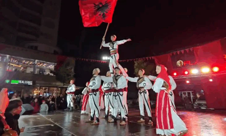 113-Vjetori i Pavarësisë, Vlora vishet kuqezi! Kthehet në “kryeqytetin” e shqiptarisë