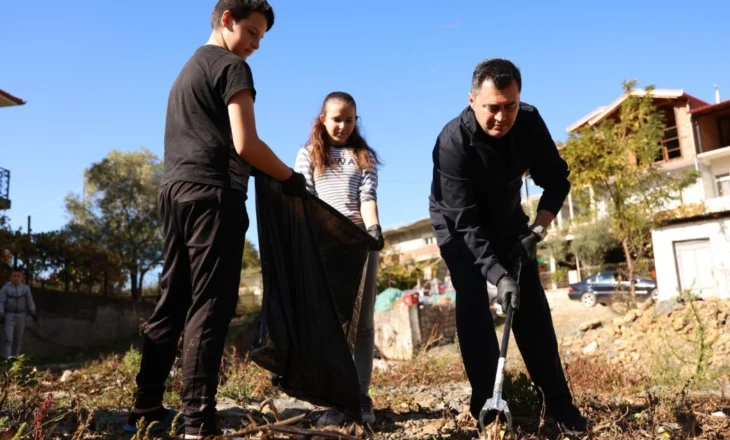 180 vullnetarë në aksion pastrimi në Fushë-Buall: Bashkia Elbasan dhe Organizata “Rrjedha” për një mjedis më të pastër