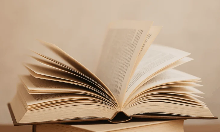 20 thënie për dashurinë e përjetshme ndaj librit