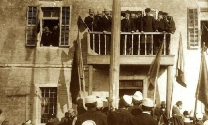 28 Nëntor/ Shqiptarët festojnë sot 113 vjetorin e shpalljes së Pavarësisë