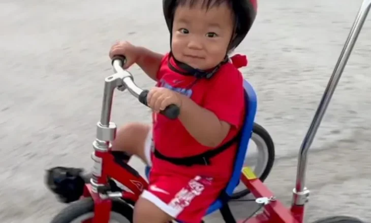 3-vjeçari mahnit mjekët pas terapisë së parë gjenetike në botë për sindromën vdekjeprurëse