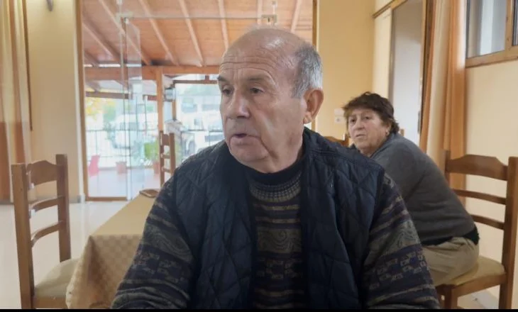 42-vjeçari dhunon këngëtarin dhe pronarin, i moshuari e denoncon: S’dua të më ngatërrohet djali