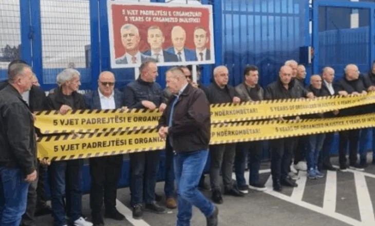 “5 vjet pa drejtësi”, OVL e UÇK protestë simbolike para zyrave të EULEX