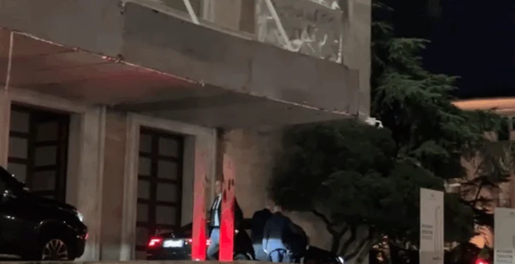 7 orë takim me Ballukun, Rama largohet nga Kryeministria, Balluku qëndron